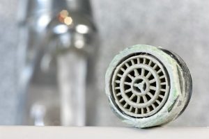 4 dấu hiệu bạn cần làm mềm nước sử dụng trong nhà và cách kiểm tra nước cứng tại nhà